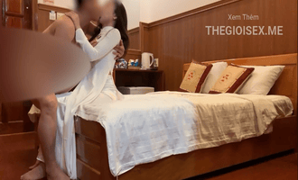 Sex việt cô giáo mới đi dạy về rủ đi hotel chịch